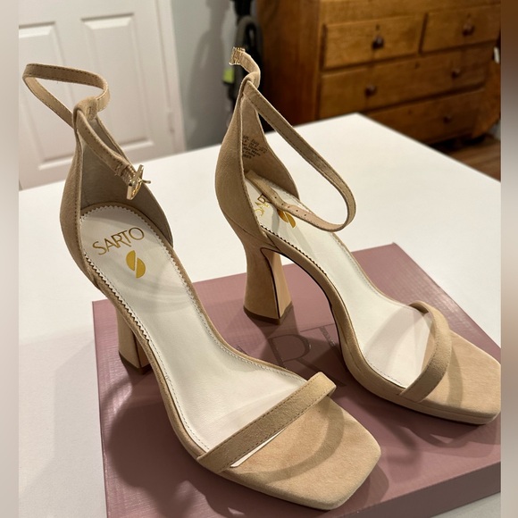 Brand New Franco Sarto Nude Suede Sandals - Picture 3 of 9